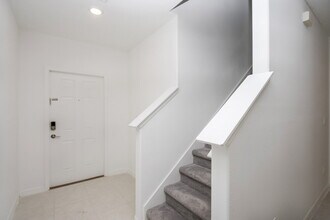 7336 Spring Snowflake Ave in Palm River-Clair Mel, FL - Foto de edificio - Building Photo