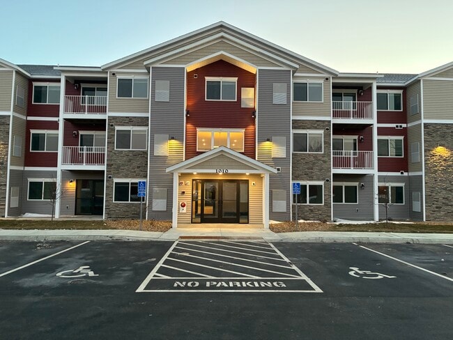 Stone Meadow Apartments in Marshall, MN - Foto de edificio - Building Photo