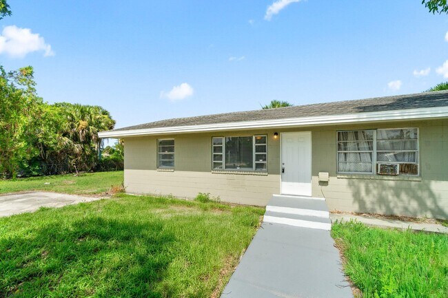 815 Dundas Ct in Fort Pierce, FL - Building Photo - Building Photo