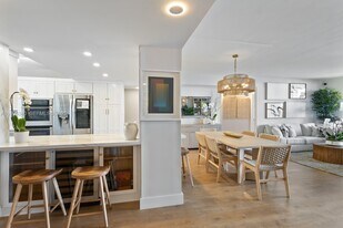 141 Crandon Blvd in Key Biscayne, FL - Building Photo