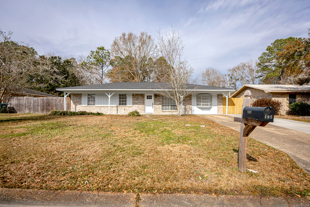 107 Carlsbad Pl in Ocean Springs, MS - Foto de edificio