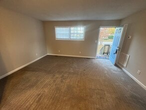 737 N Main St in Wake Forest, NC - Building Photo - Building Photo