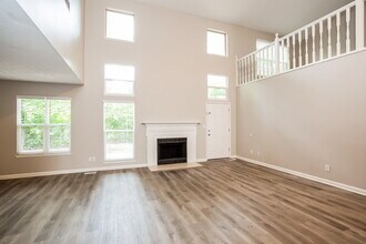 10862 Geist Woods Ln in Indianapolis, IN - Foto de edificio - Building Photo