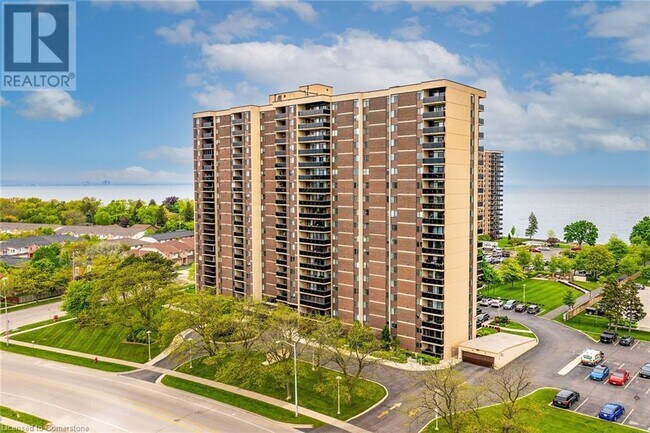 301 Frances Ave in Hamilton, ON - Building Photo - Building Photo