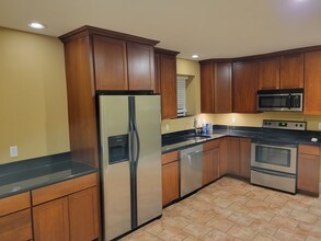 7230 W Park Ave, Unit 2nd floor in Richmond Heights, MO - Building Photo - Building Photo