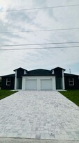 10047 Amicola St in Port Charlotte, FL - Building Photo