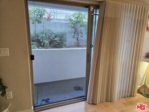 4733 Elmwood Ave in Los Angeles, CA - Building Photo - Building Photo