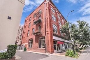 101 Barnard St in Savannah, GA - Building Photo