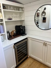 6002 37th Ave SW in Seattle, WA - Foto de edificio - Building Photo