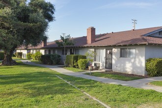 Mauna Loa Garden in West Covina, CA - Foto de edificio - Building Photo