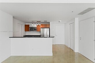 300 S Biscayne Blvd, Unit T2414 in Miami, FL - Building Photo - Building Photo