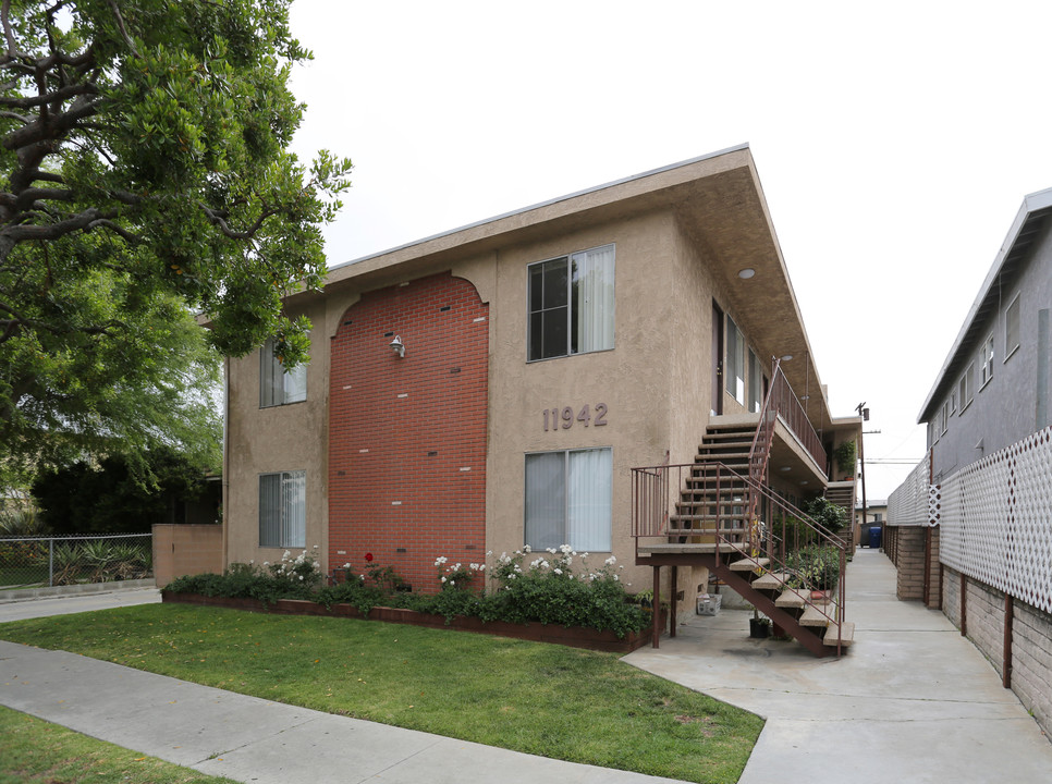 11942 Louise Ave in Los Angeles, CA - Building Photo