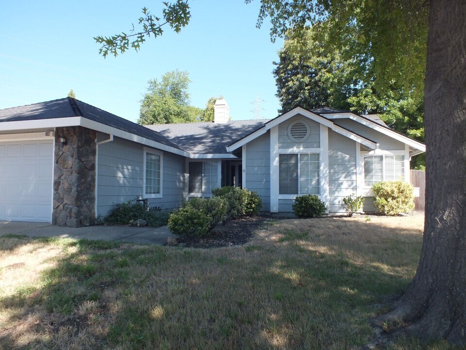802 Willow Creek Dr in Folsom, CA - Building Photo