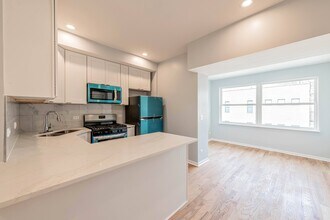 1020 W Ainslie St, Unit 4 in Chicago, IL - Building Photo - Building Photo