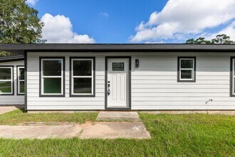 5260 Landry Ln in Beaumont, TX - Building Photo - Building Photo