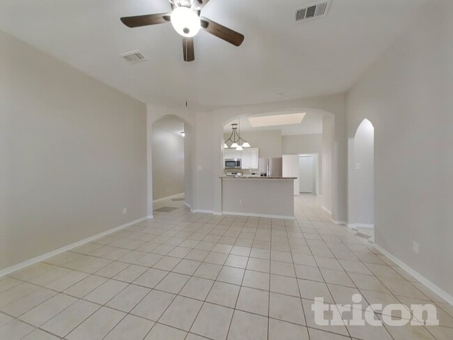 18707 Singing Woods Dr in Humble, TX - Foto de edificio - Building Photo