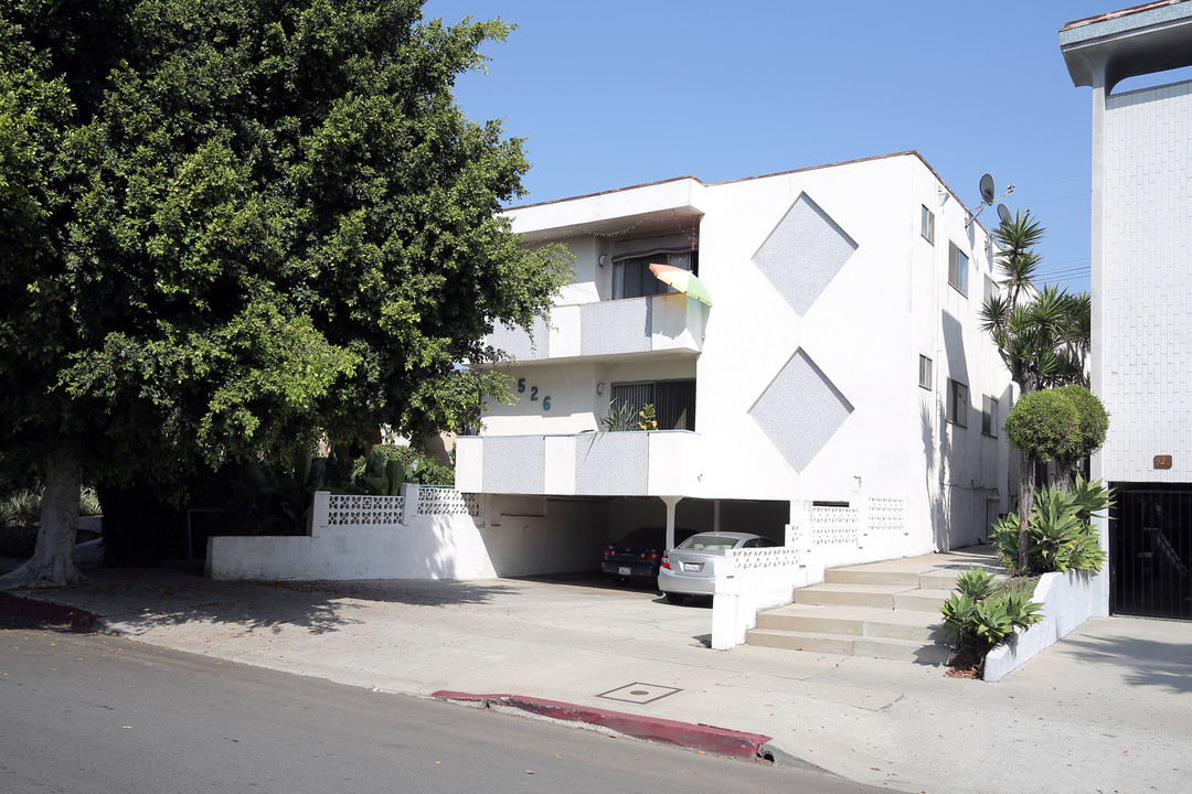 526 N Hayworth Ave in Los Angeles, CA - Foto de edificio