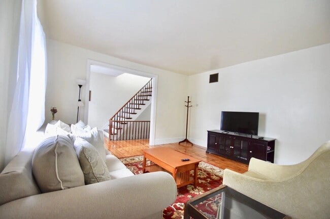 35 Cumberland St, Unit 2