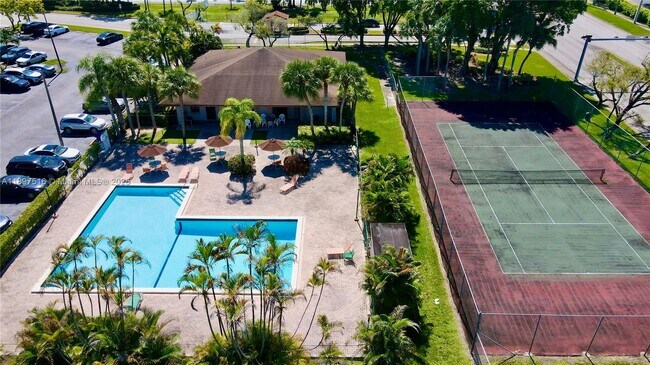 10825 SW 112th Ave in Miami, FL - Building Photo - Building Photo