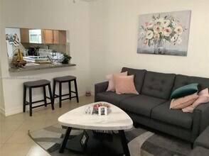 10052 Winding Lake Rd in Sunrise, FL - Building Photo - Building Photo