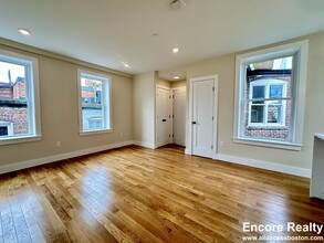 64 N Margin St, Unit 2 in Boston, MA - Foto de edificio - Building Photo