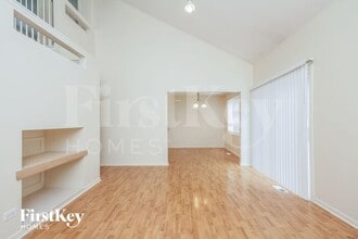 1421 Timber Ln in South Elgin, IL - Foto de edificio - Building Photo