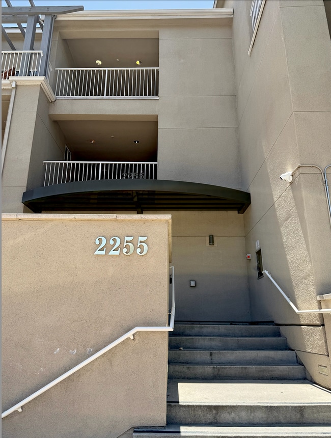 2255 Showers Dr in Mountain View, CA - Foto de edificio - Building Photo