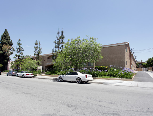 Virginia Terrace Apartments in Whittier, CA - Building Photo - Building Photo