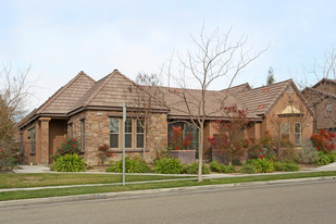 Pebble Brook Village in Kerman, CA - Foto de edificio - Building Photo