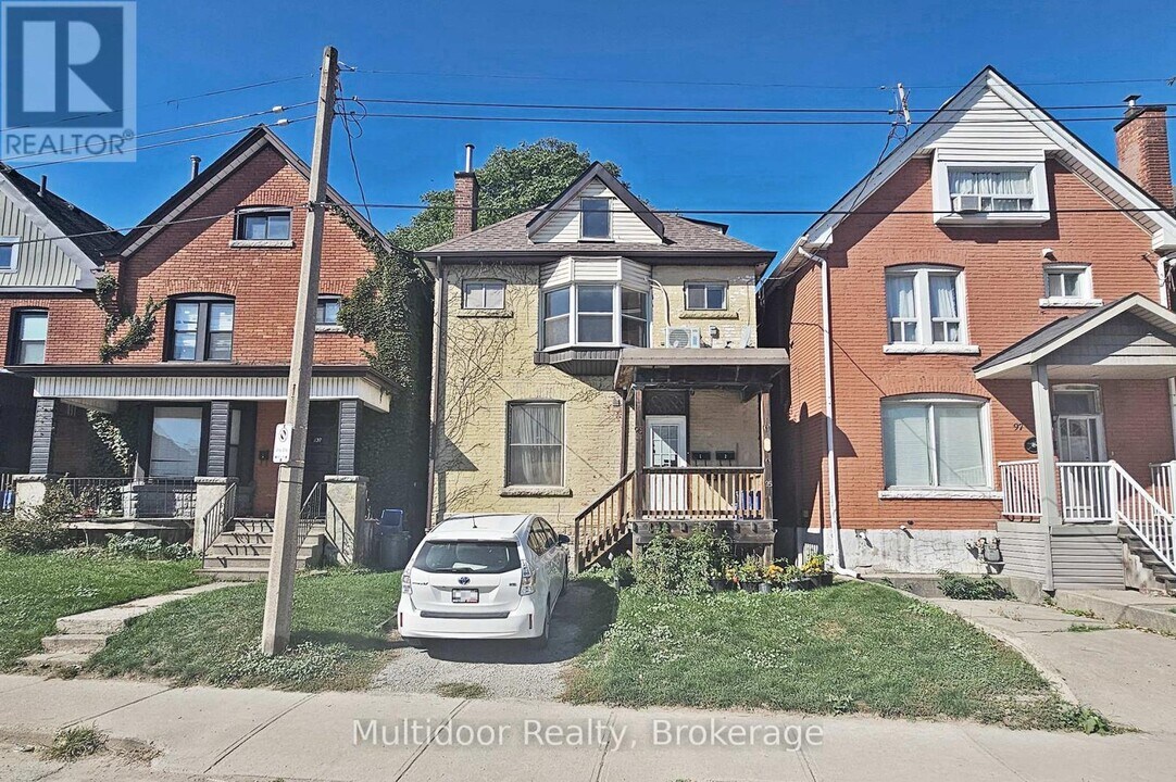 95 Sanford Ave N in Hamilton, ON - Building Photo