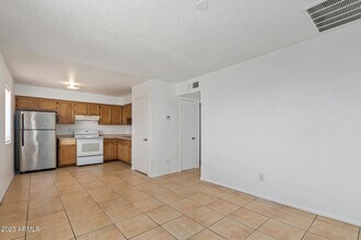 1623 E Wood St-Unit -101 in Phoenix, AZ - Foto de edificio - Building Photo