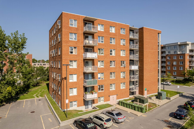 Habitations Saint-Louis in St. Laurent, QC - Building Photo - Building Photo