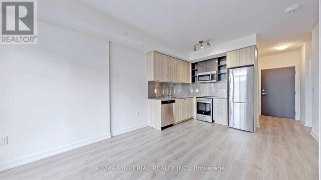10 De Boers Dr in Toronto, ON - Building Photo - Building Photo