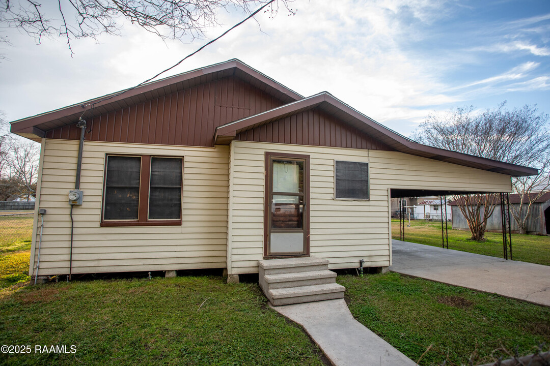 169 W Railroad Ave in Arnaudville, LA - Building Photo