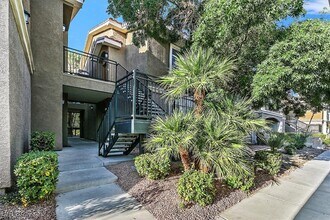 2900 Sunridge Heights Pkwy in Henderson, NV - Building Photo - Building Photo