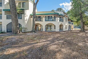 303 Westlake Ct in Niceville, FL - Building Photo