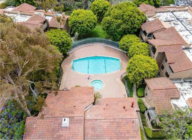 21372 Brookhurst St in Huntington Beach, CA - Building Photo - Building Photo