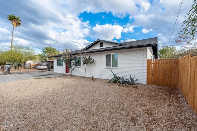 10947 W Mohave St in Avondale, AZ - Foto de edificio - Building Photo