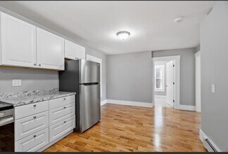 90 Leighton St, Unit Apartment 1 in Fitchburg, MA - Building Photo - Building Photo