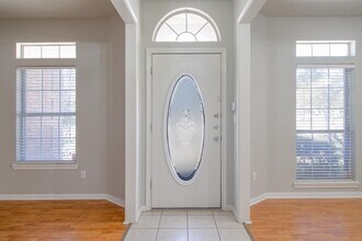 504 Oakwood Blvd in Round Rock, TX - Building Photo - Building Photo