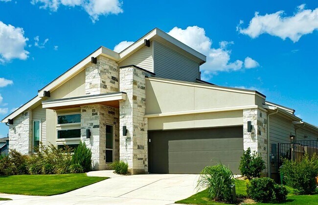 8001 Edmondson Bnd in Austin, TX - Building Photo - Building Photo
