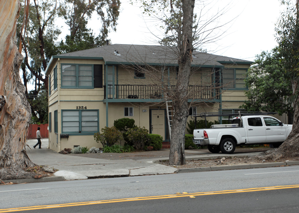 1324 El Camino Real in Burlingame, CA - Foto de edificio