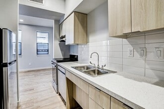 3113 St Charles St in Houston, TX - Foto de edificio - Building Photo