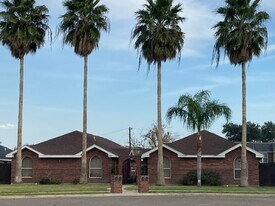 910 English Ave, Unit 4 in Edinburg, TX - Building Photo