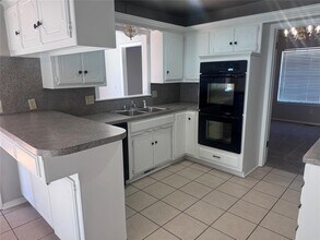 12216 Sylvester Dr in Oklahoma City, OK - Building Photo - Building Photo