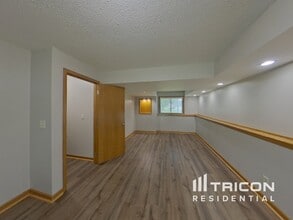 13078 Glenhurst Ave in Savage, MN - Building Photo - Building Photo