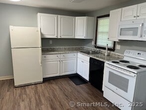 201 Regan Rd in Vernon, CT - Building Photo - Building Photo
