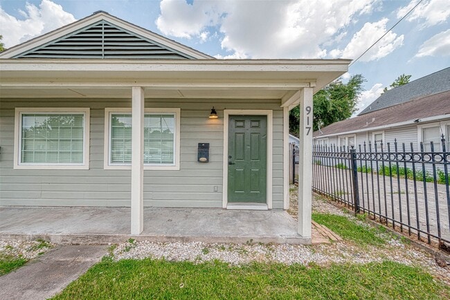 917 Adele St in Houston, TX - Building Photo - Building Photo
