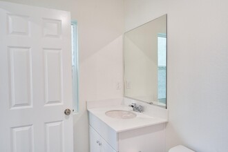 729 Daniel Freeman Cir in Inglewood, CA - Building Photo - Building Photo