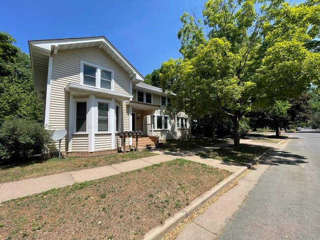 148 Marston Ave in Eau Claire, WI - Building Photo - Building Photo